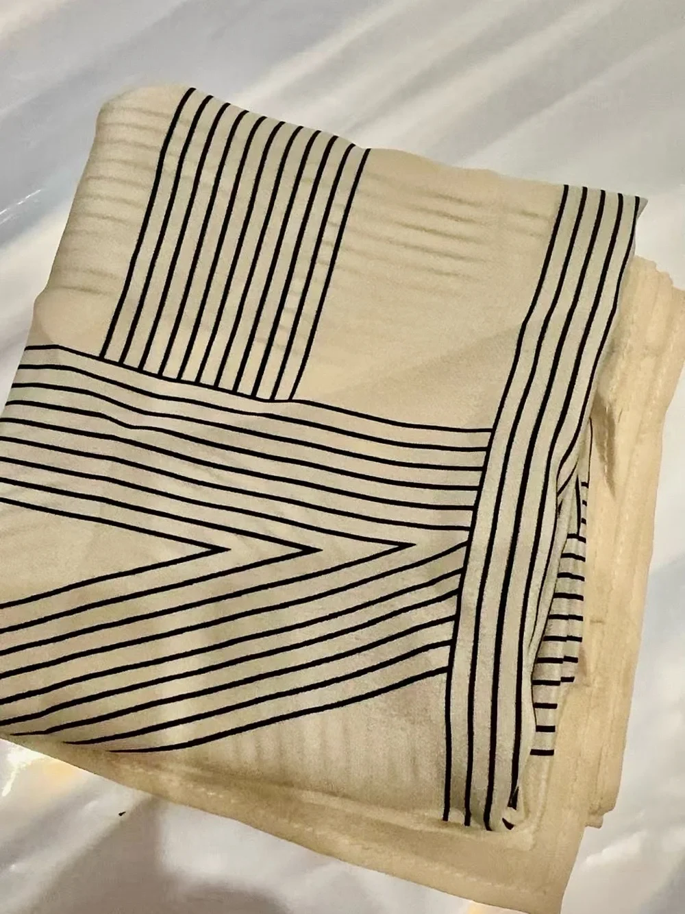 Toteme Women's Cream and Black Geometric Silk Scarf